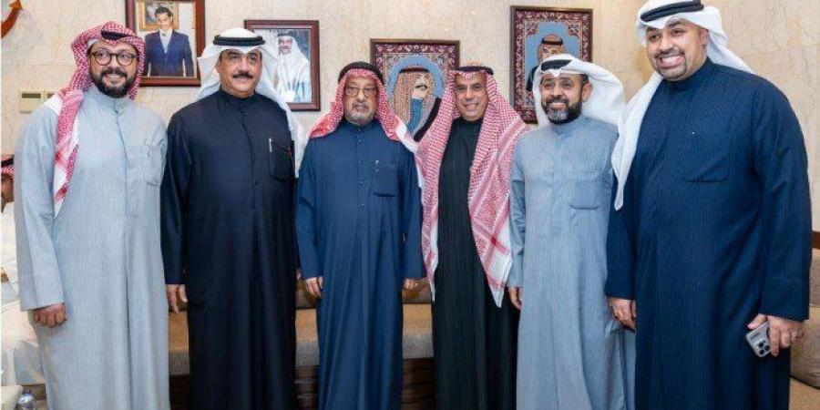 بالصور..
      ديوان
      فهد
      التميمي
      يستقبل
      المهنئين
      بمناسبة
      شهر
      رمضان
      المبارك - الكويت الاخباري